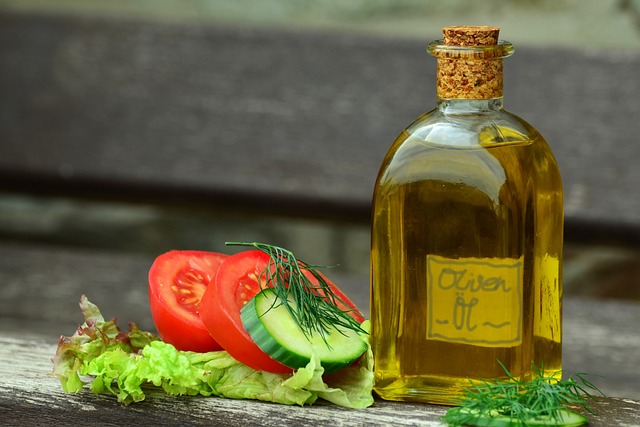 Decoding Edible Oils: A Guide to Health, Cooking, and Smoke Points for Cholesterol Management