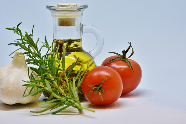 Edible Oils and Heart Health: Navigating Fats for Cholesterol Management and Cooking Benefits